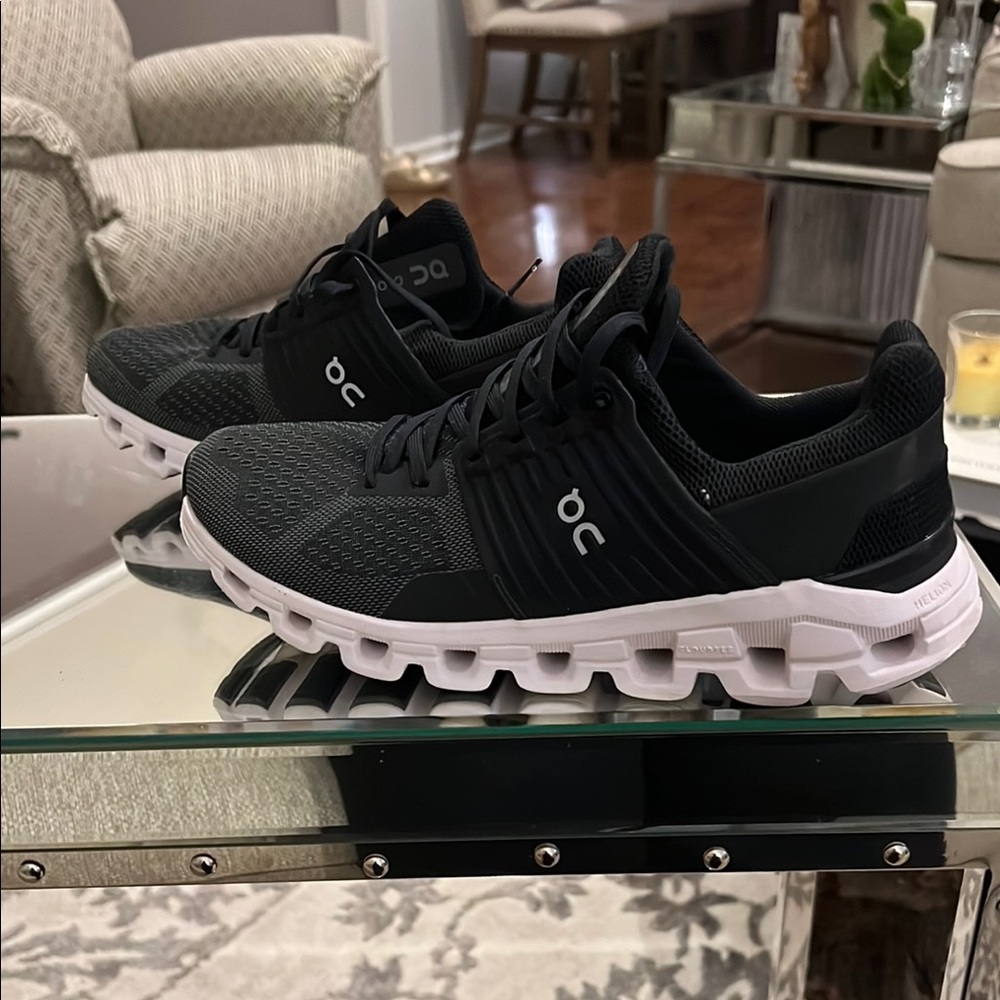 ON Cloud sneakers in Black for women